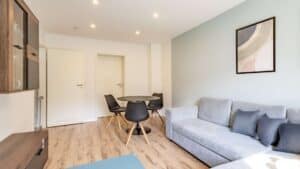 Gemütlicher Mittelpunkt der Wohnung für Alltag und Gäste