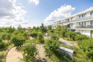 Ruhe genießen im grünen Zentrum der Wohnanlage