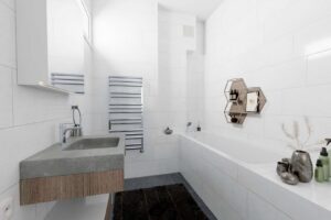 Visualisierung | Badezimmer mit Oberlicht und moderner Raumgestaltung