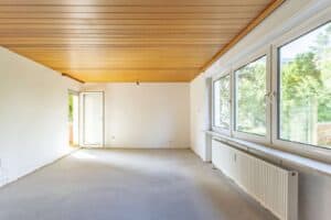 Wohnbereich mit Zugang zur Loggia