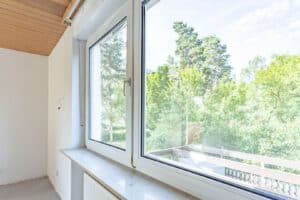 Große Fensterflächen mit Blick ins Grüne