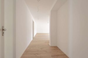 Willkommen zu Hause – eine großzügige Diele mit Platz zum Ankommen, für individuelle Einbauten und kurzen Wegen zu den Wohn-und Schlafräumen