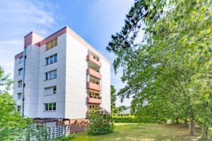 Gut geschnittene 3-Zimmer-Wohnung mit großer Loggia und Aufzug