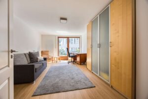 Raum für unterschiedliche Lebensphasen: Drei flexibel nutzbare Zimmer im barrierefreien Erdgeschoss