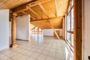 Charaktervolles Ambiente mit besonderer Holzarchitektur