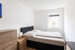 Gemütliches Kinderzimmer mit Tageslicht
